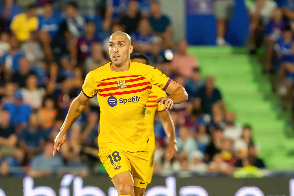 Oriol Romeu: Band aid for the past or the antidote to Barça's verticality?